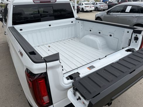 Used 2026 GMC Sierra 1500 SLT image 33