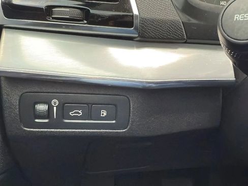 Used 2016 Volvo XC90 T8 Momentum w/ Vision Package image 15