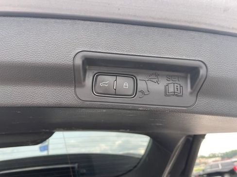 Used 2021 Ford Explorer XLT w/ Equipment Group 202A AWD/4WD image 72