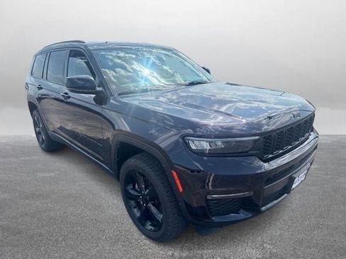 Used 2023 Jeep Grand Cherokee L Limited w/ Black Appearance Package AWD/4WD image 5