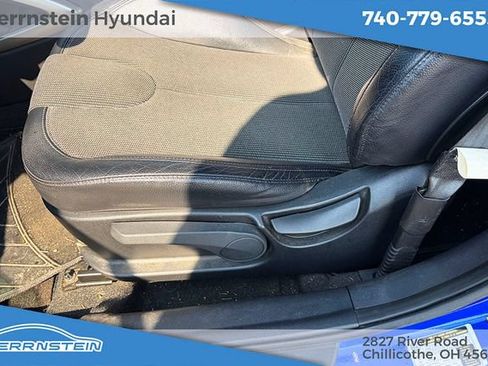 Used 2012 Hyundai Veloster w/ Style Pkg FWD image 11