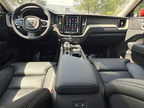 Used 2022 Volvo XC60 T8 Inscription AWD/4WD image 17