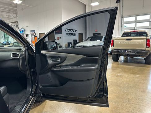 Used 2018 Nissan Murano Platinum FWD image 37