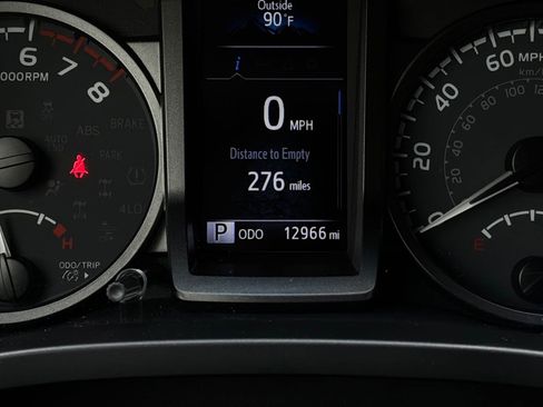 Used 2023 Toyota Tacoma TRD Off-Road w/ Technology Package AWD/4WD image 39