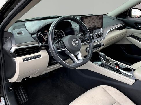 Used 2023 Nissan Altima 2.5 SV w/ SV Premium Package FWD image 17