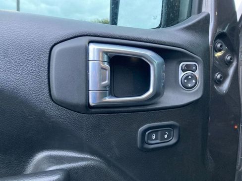 Used 2025 Jeep Gladiator Sport AWD/4WD image 10