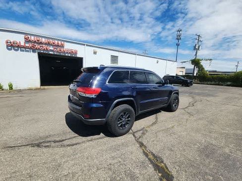 Used 2018 Jeep Grand Cherokee Laredo AWD/4WD image 13