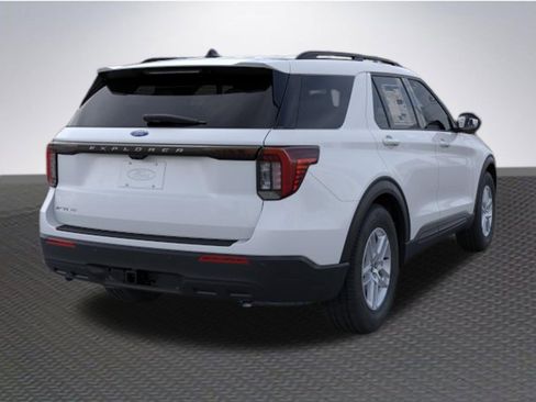 New 2026 Ford Explorer Active RWD image 8