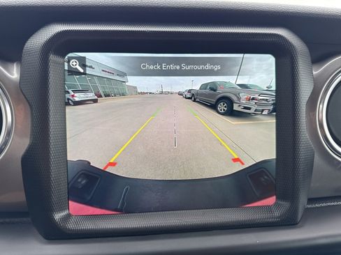 Used 2020 Jeep Gladiator Overland image 7