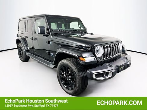 Used 2025 Jeep Wrangler Sahara image 1