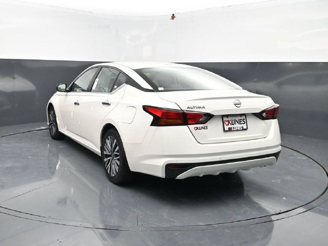 Used 2025 Nissan Altima 2.5 SV FWD image 6