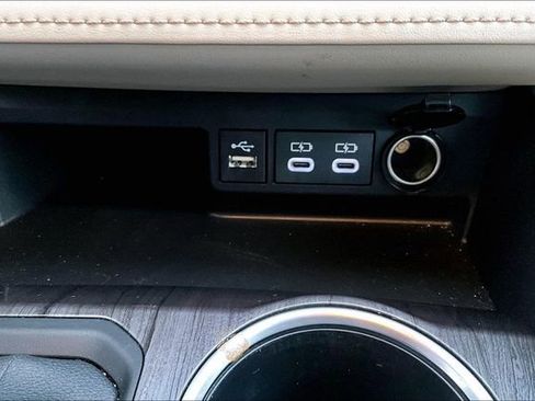 Used 2023 Toyota Highlander Limited AWD/4WD image 16