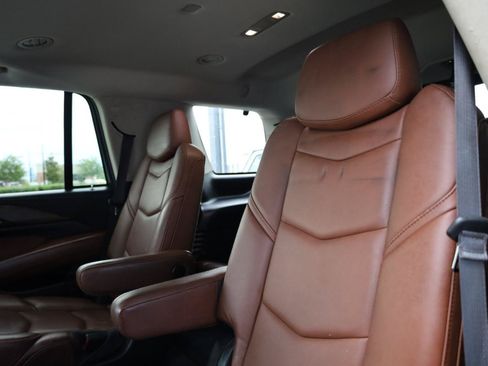 Used 2016 Cadillac Escalade Premium AWD/4WD image 16