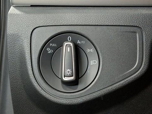 Used 2023 Volkswagen Atlas Cross Sport SE FWD image 11