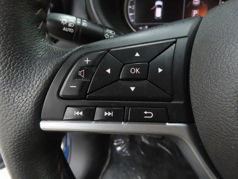 Used 2018 Nissan Kicks SR w/ Premium Package FWD image 13