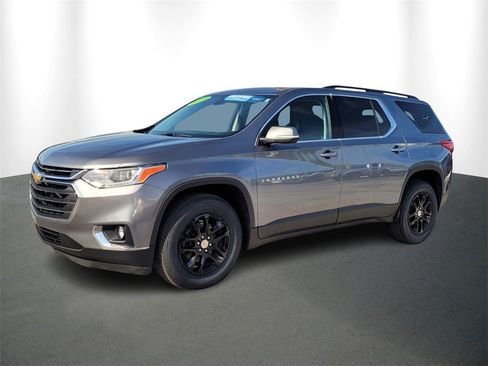 Used 2021 Chevrolet Traverse LT image 2