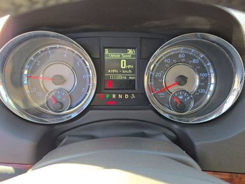 Certified 2016 Chrysler Town & Country Touring-L w/ Driver Convenience Group image 11