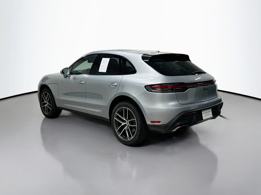Certified 2025 Porsche Macan AWD/4WD image 3