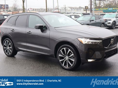 Used 2025 Volvo XC60 B5 Plus image 1