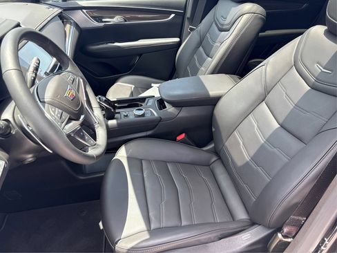 New 2024 Cadillac XT5 Sportv w/ Platinum Package AWD/4WD image 9