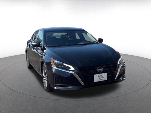 Used 2025 Nissan Altima 2.5 SV image 3