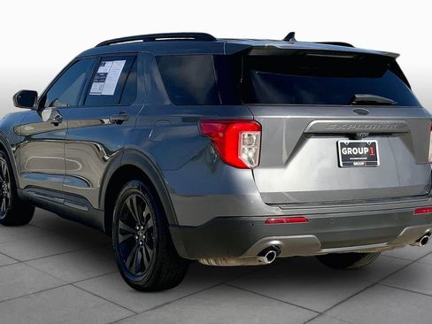 Used 2021 Ford Explorer XLT w/ Equipment Group 202A RWD image 11