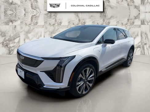 Certified 2025 Cadillac Optiq Luxury 2 AWD/4WD image 1