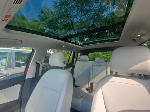 Used 2018 Volkswagen Tiguan SE w/ Panoramic Sunroof Package AWD/4WD image 8