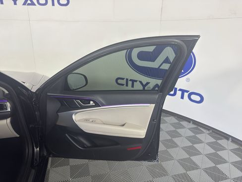 Used 2020 Genesis G70 2.0T RWD image 39
