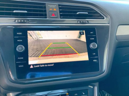 Used 2022 Volkswagen Tiguan SE image 29