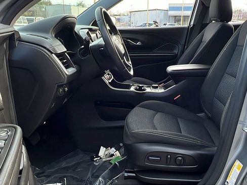 Used 2023 GMC Terrain SLE w/ Driver Convenience Package image 16