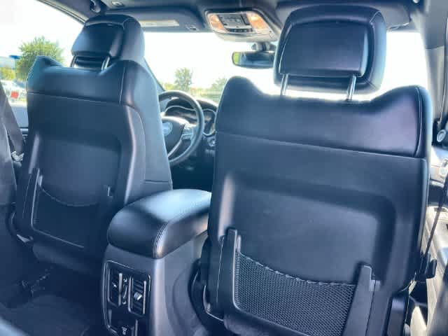 Used 2018 Jeep Grand Cherokee Altitude RWD image 13
