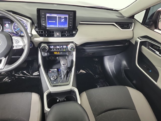 Used 2021 Toyota RAV4 XLE AWD/4WD image 17