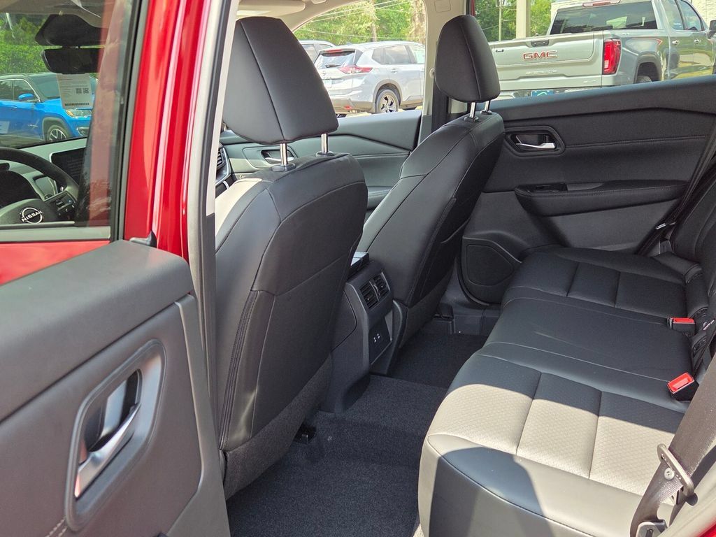 New 2026 Nissan Rogue Dark Armor FWD image 5
