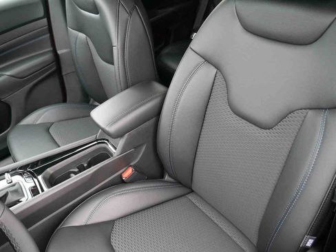 New 2026 Jeep Compass Latitude image 24