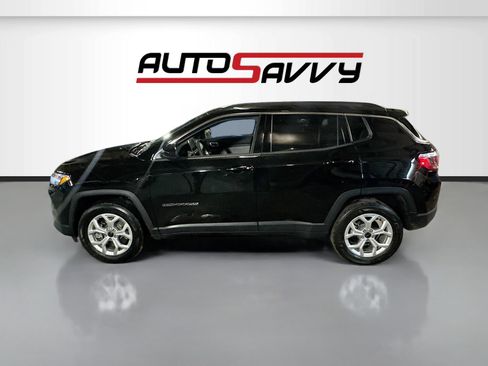 Used 2025 Jeep Compass Latitude AWD/4WD image 4
