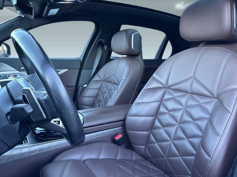 Used 2023 BMW 740i image 19