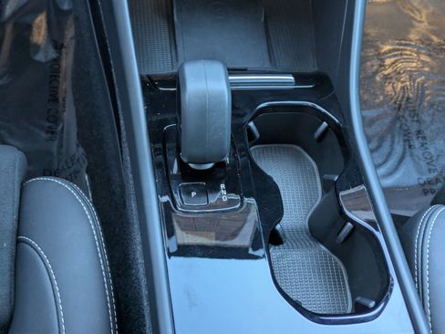 Certified 2023 Volvo XC40 Recharge Plus image 23