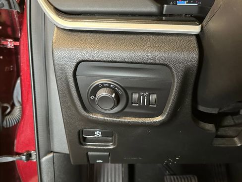 Used 2023 Jeep Grand Cherokee Laredo w/ Luxury Tech Group I AWD/4WD image 18