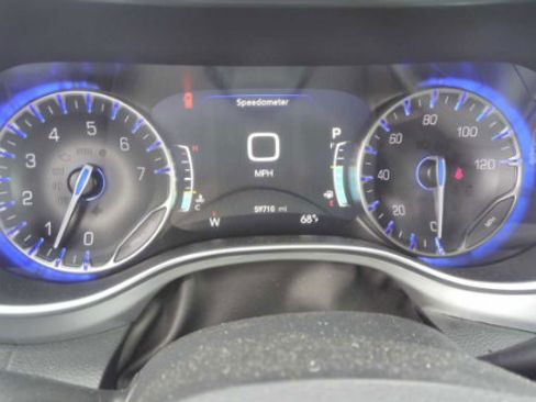 Used 2025 Chrysler Pacifica Limited FWD image 9