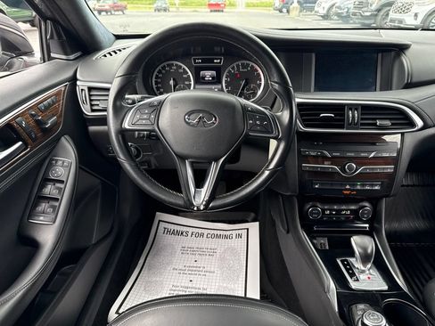 Used 2017 INFINITI QX30 Premium w/ Navigation Package AWD/4WD image 11