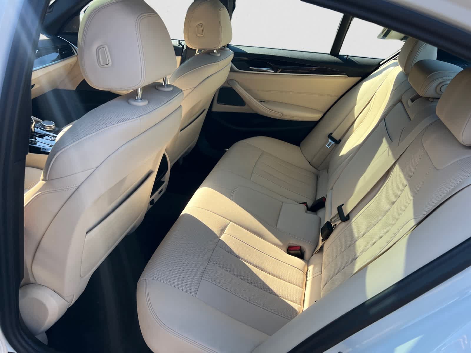 Used 2023 BMW 530e RWD image 11