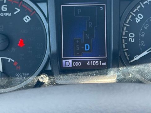 Used 2021 Toyota Tacoma TRD Off-Road w/ Technology Package AWD/4WD image 24