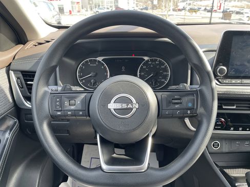 Used 2023 Nissan Rogue SV image 12