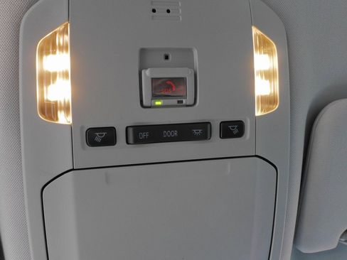 Used 2021 Toyota Highlander LE image 29