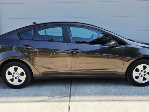 Used 2017 Kia Forte LX image 6