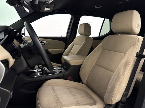 Used 2023 Chevrolet Traverse LT w/ LPO, Cargo Package AWD/4WD image 17