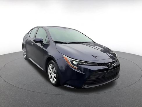 Used 2025 Toyota Corolla LE image 3