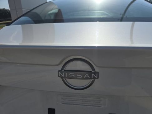Certified 2025 Nissan Sentra SR FWD image 5