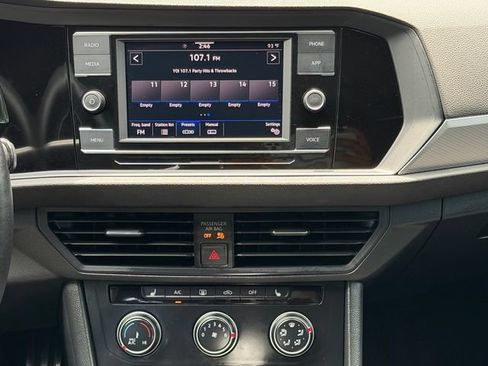 Certified 2024 Volkswagen Jetta Sport FWD image 16